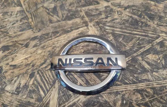 Nissan X-Trail T31 Manufacturers badge/model letters JG0