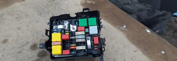 Peugeot 208 Fuse box set 9804846880