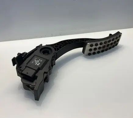 Mercedes-Benz B W246 W242 Accelerator throttle pedal A2463001404 2463001404