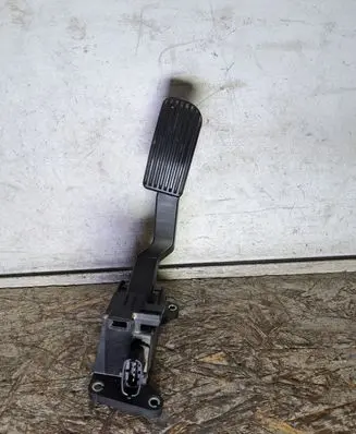 Mercedes-Benz Vito Viano W639 Accelerator throttle pedal A6393000604 0281002561