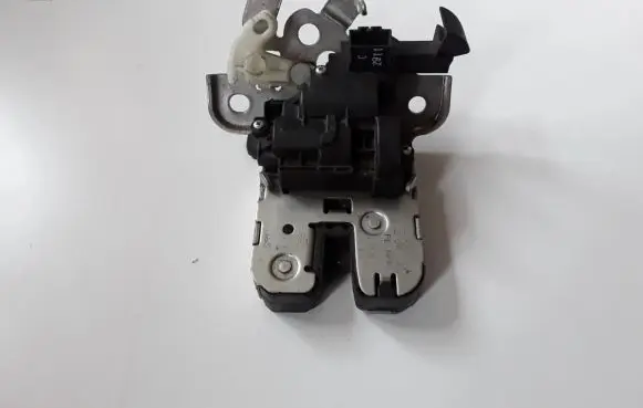 Loading door lock