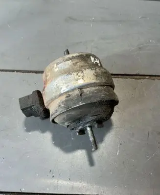Audi A4 S4 B6 8E 8H Engine mount bracket