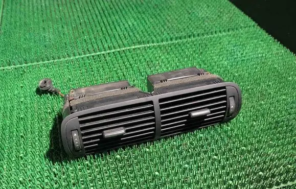 Audi A3 S3 8L Dash center air vent grill 8L1820951