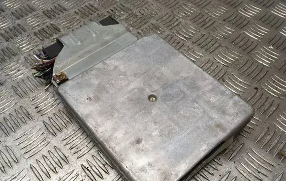 Ford Focus Engine control unit/module 98AB12A532AF 1M5FAC OFW1