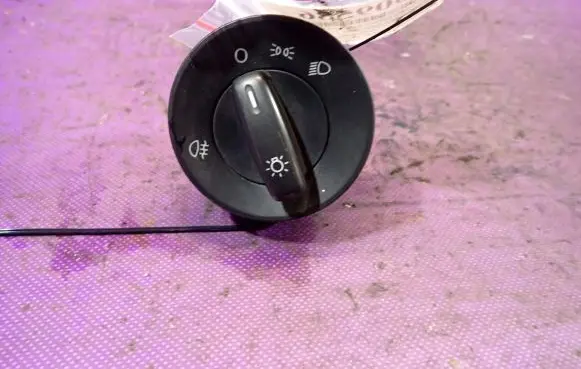Skoda Octavia Mk2 (1Z) Light switch 1Z0941431F