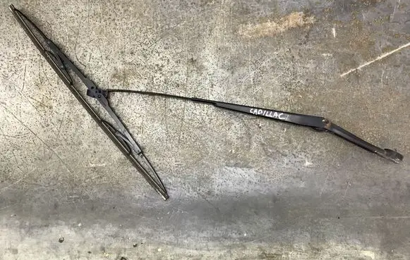 Cadillac SRX Front wiper blade arm 24023384