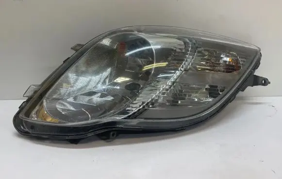 Toyota Yaris Headlight/headlamp 811100D350 89902767