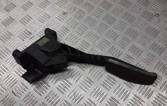 Opel Zafira A Accelerator throttle pedal 90581208