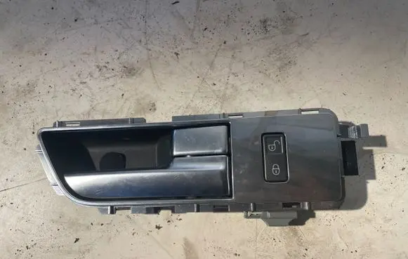 Land Rover Discovery 4 - LR4 Front door interior handle AH2214017AA Ah2222600ab