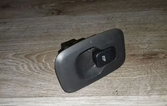 Volvo XC90 Electric window control switch 8685288