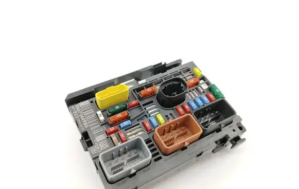 Citroen C5 Fuse module 9667044980