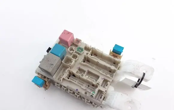 Toyota Prius (XW20) Fuse module 8273047290