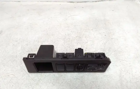 Nissan Note (E11) Wing mirror switch 684859U000