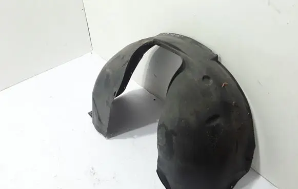 Front wheel arch liner splash guards