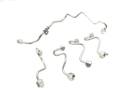 Fuel injector supply line/pipe
