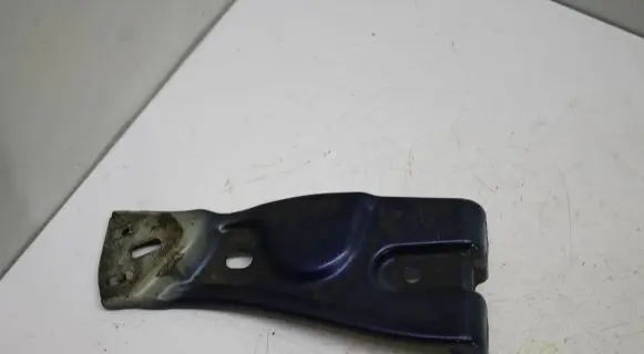 Volkswagen PASSAT B6 Fender mounting bracket 3C0821141