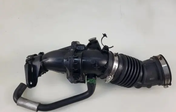 Nissan X-Trail T32 Air intake duct part 165761844R