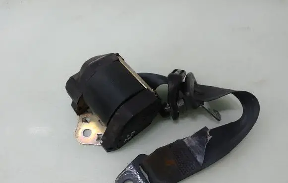 Nissan Micra Rear seatbelt 1043594