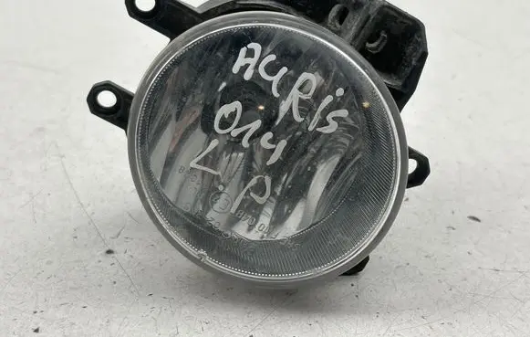 Toyota Auris E180 Front fog light 8122002110 90008497 02062014