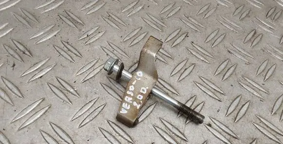 Toyota Verso Fuel Injector clamp holder 