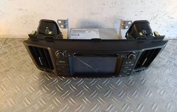 Toyota RAV 4 (XA40) Radio/CD/DVD/GPS head unit 8614042250