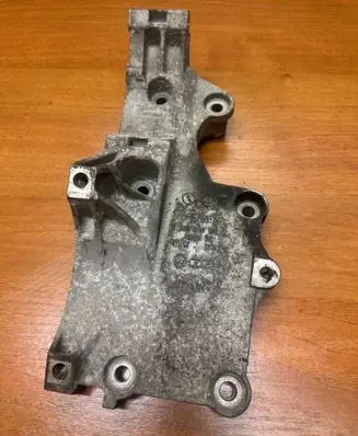 Volkswagen Golf V Generator/alternator bracket 03G903143A 30612