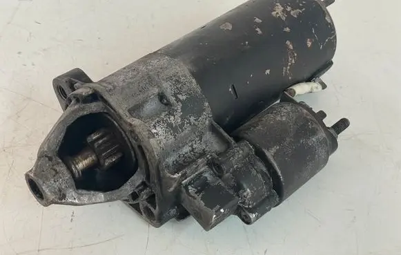 Volkswagen PASSAT B5 Starter motor 1005621478