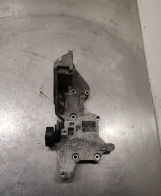 Volkswagen PASSAT B6 Generator/alternator bracket 03L903143D