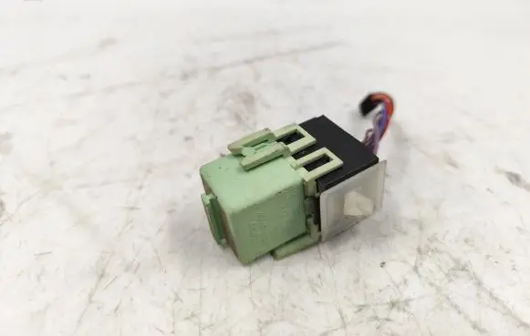 BMW 5 E39 Other relay V23134K59X312 8373700 6136