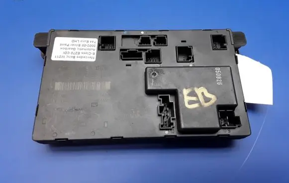 Mercedes-Benz E W211 Door control unit/module 2118701526