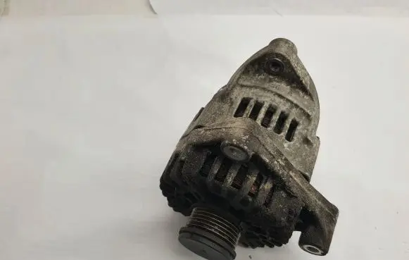 BMW 3 E90 E91 Generator/alternator 8507624
