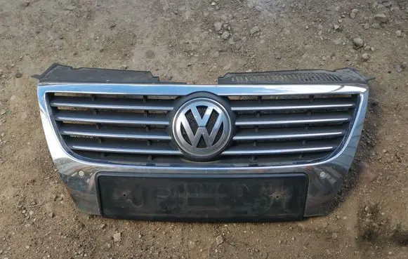 Volkswagen PASSAT B6 Front bumper upper radiator grill 3C0853651D 3C0853651F 1K5853600