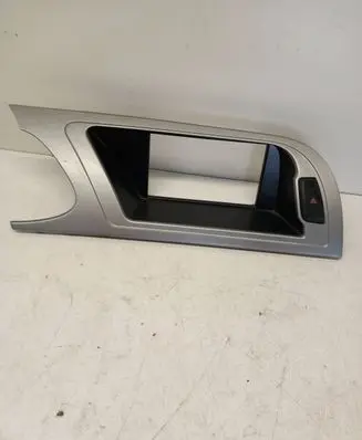 Radio/GPS head unit trim