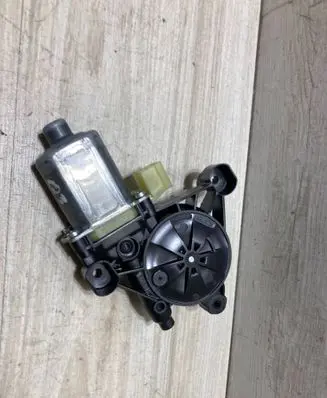 Audi Q3 F3 Front door window regulator motor 5Q0959802C