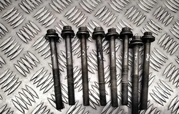Chrysler Pacifica Cylinder head bolts 