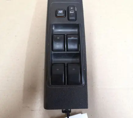 Toyota Corolla Verso AR10 Electric window control switch 848200F010