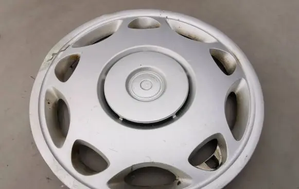 BMW 3 E36 R15 wheel hub/cap/trim 3613118D104 1180104141