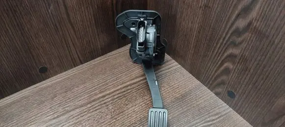 Ford Transit Accelerator throttle pedal 6C119F836CB 6PV00923800 6C116699AA