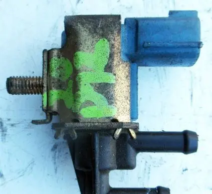 Nissan Primera Valve vacuum 