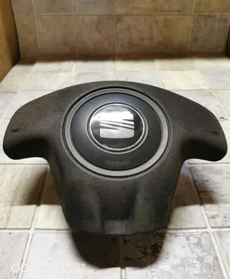 Seat Ibiza III (6L) Steering wheel airbag 6L0880201A 61400240