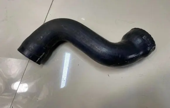 Audi A4 S4 B7 8E 8H Intercooler hose/pipe 8e0145838k