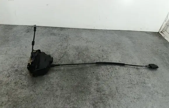 Nissan Primera Front door lock 