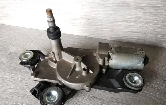 Mazda 3 I Rear window wiper motor BP4K-67450