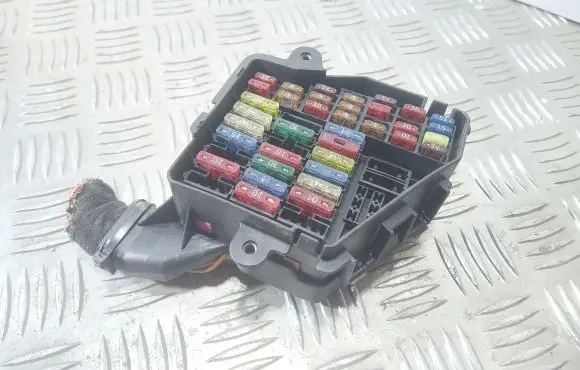 Volkswagen Golf IV Fuse module