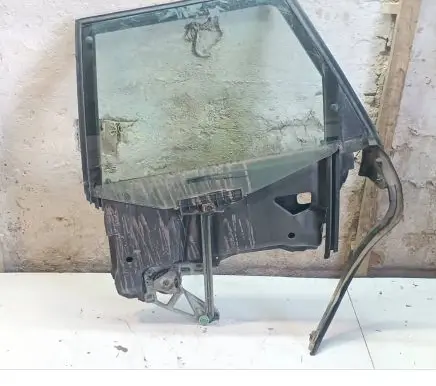 Audi 100 S4 C4 Rear door window/glass frame 