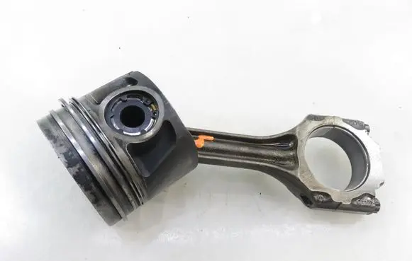 Volvo 850 Piston with connecting rod 81L33