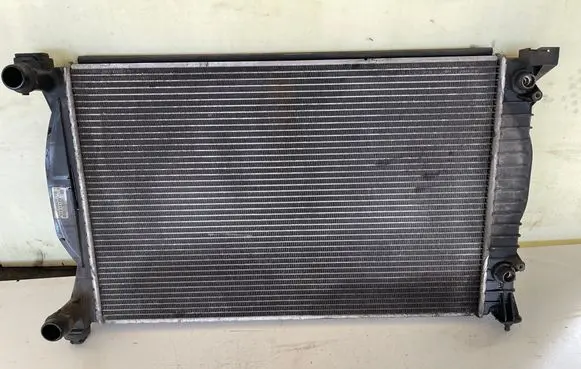 Audi A4 S4 B7 8E 8H Coolant radiator 8E0121251L