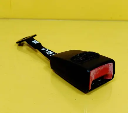 Front seatbelt buckle