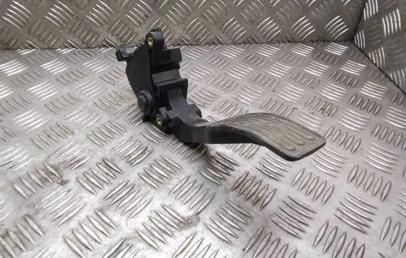 Nissan Leaf I (ZE0) Accelerator throttle pedal 180021KM0A