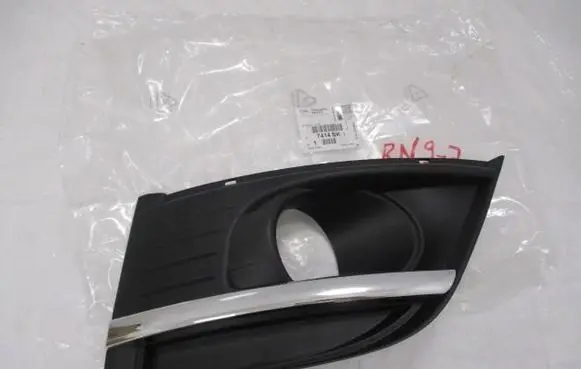 Citroen C4 I Picasso Front fog light trim/grill 9680404077